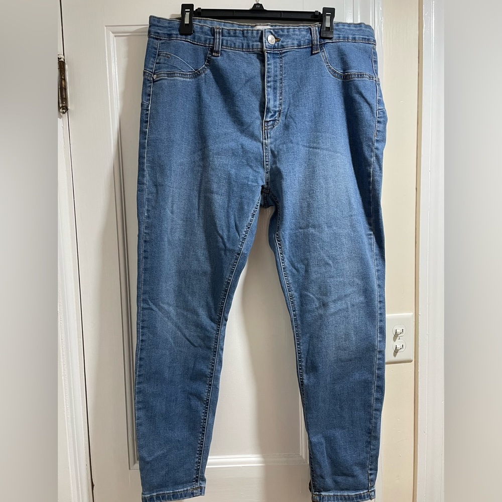 Women’s blue skinny jeans